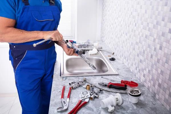 How to Avoid Scams When Hiring a San Francisco Plumber