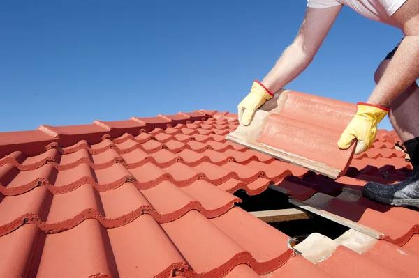 Trusted Roofing Contractor Syracuse for Leak Repairs and Inspections